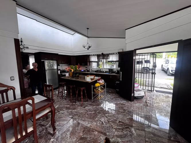 SE VENDE PROPIEDAD ATENAS