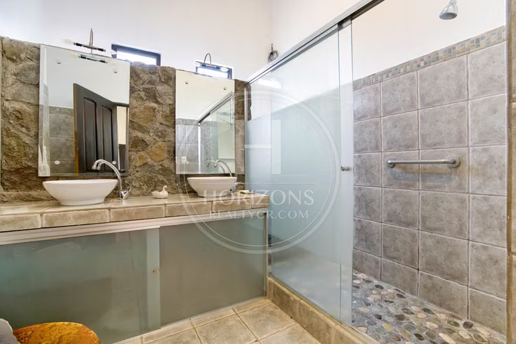 Casa de Una Planta en Condominio Bosque Dorado Santa Ana 4 Habitaciones noj1151dm
