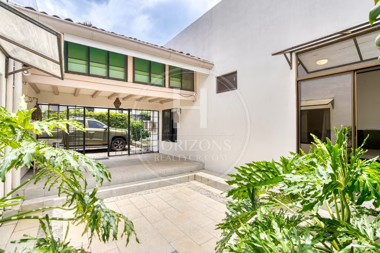 Casa de Una Planta en Condominio Bosque Dorado Santa Ana 4 Habitaciones noj1151dm