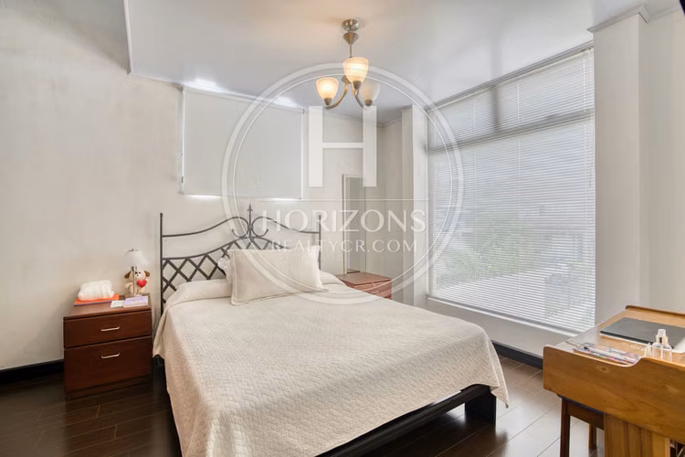 Moderna Casa con Jardín Amplio en Residencial Altamonte Curridabat 3 Habitaciones 6 Parqueos NJA1361