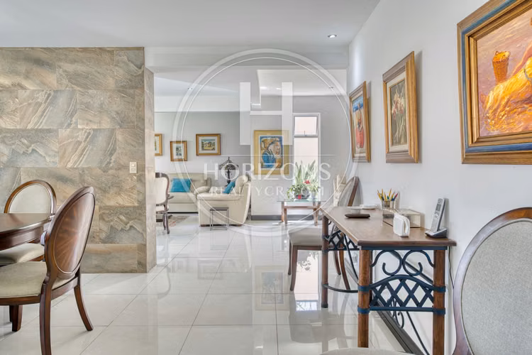 Moderna Casa con Jardín Amplio en Residencial Altamonte Curridabat 3 Habitaciones 6 Parqueos NJA1361