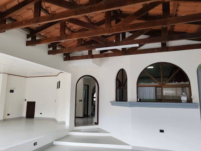 Hermosa Casa en Santo Domingo de Heredia - Imagen 2
