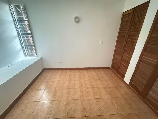 OPORTUNIDAD! Venta de casa en Rohrmoser en condominio con seguridad - Imagen 9