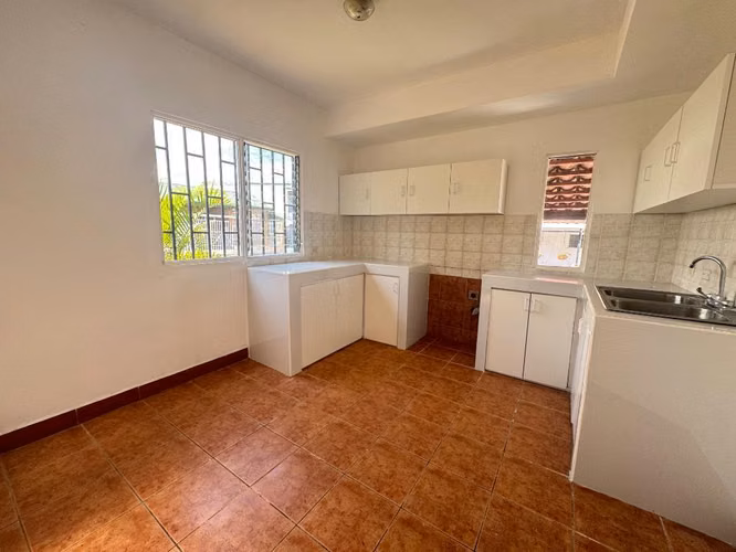 OPORTUNIDAD! Venta de casa en Rohrmoser en condominio con seguridad - Imagen 4