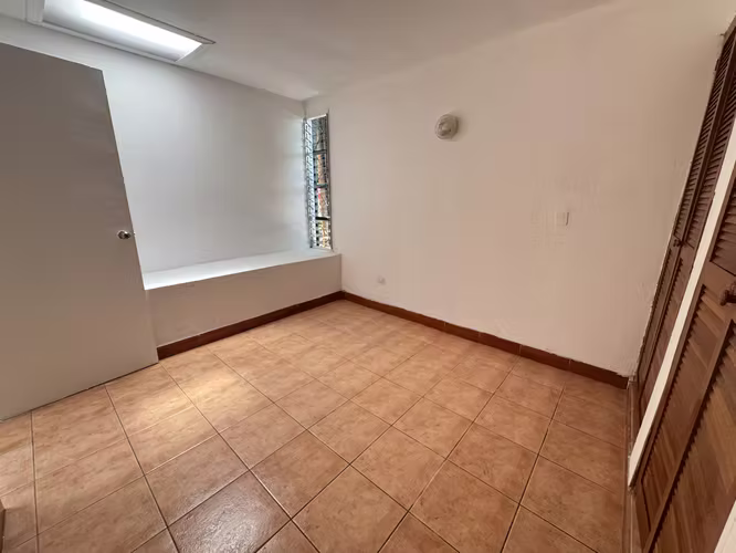 OPORTUNIDAD! Venta de casa en Rohrmoser en condominio con seguridad - Imagen 7