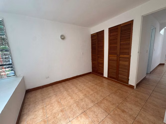 OPORTUNIDAD! Venta de casa en Rohrmoser en condominio con seguridad - Imagen 6