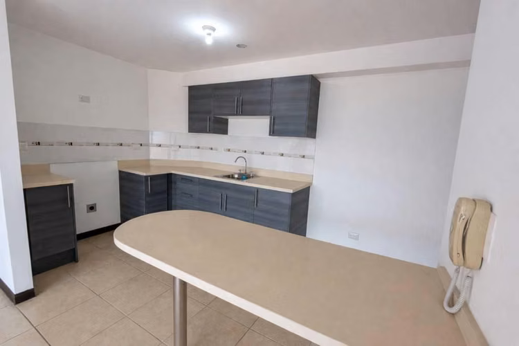 Se vende apartamento en condominio Oasis de San José