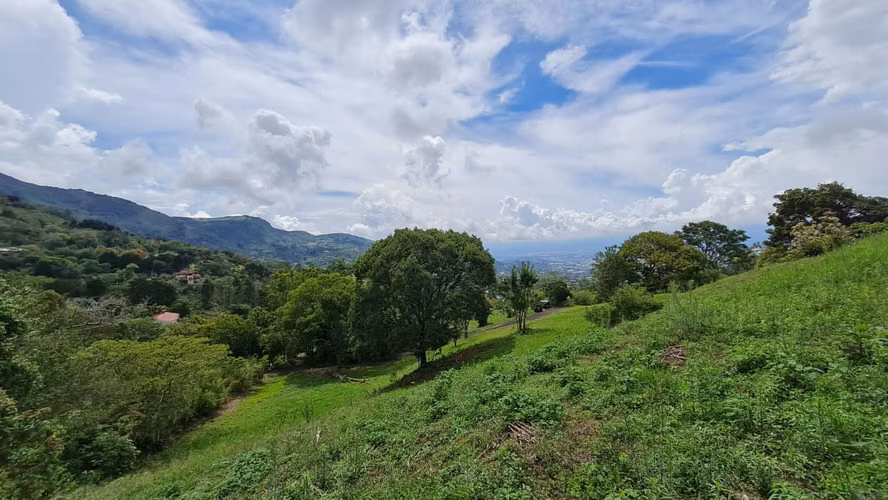 Casa Pequeña, Propiedad de 9250 m2, VISTAS, San Antonio de Escazú - Imagen 2
