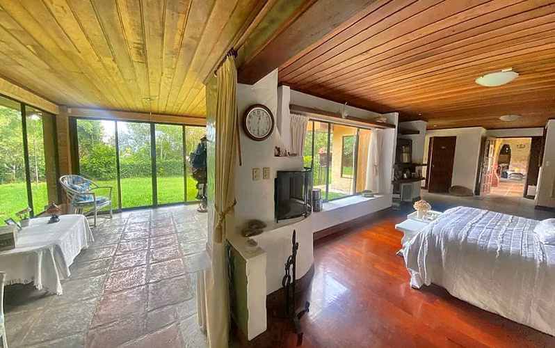 Casa de 515 m2, 5000 m2 Terreno, en las Colinas de Heredia