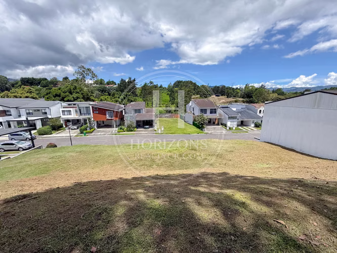 Se Vende Lote de 324m² en Condominio Las Rusias Curridabat noj1131or - Imagen 4