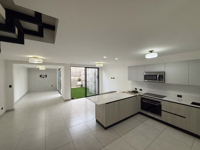 Casa en Alquiler para estrenar en Lindora con terraza
