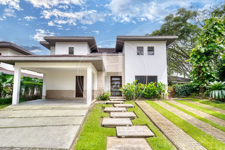 Se Vende Casa en Condominio NYA en Lindora Santa Ana 5 Habitaciones y Jardín noj1218or - Imagen 2