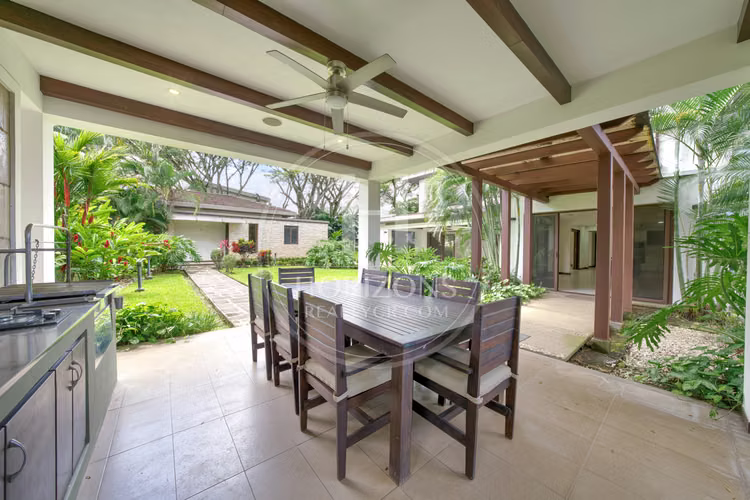 Se Vende Casa en Condominio NYA en Lindora Santa Ana 5 Habitaciones y Jardín noj1218or - Imagen 10