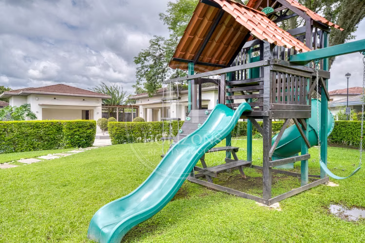 Se Vende Casa en Condominio NYA en Lindora Santa Ana 5 Habitaciones y Jardín noj1218or - Imagen 18