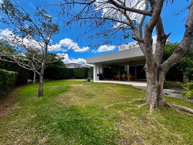 Casa en venta en Santa Ana | Lote amplio, jardín privado - Imagen 5