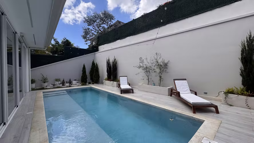 Venta de Casa c/piscina en Colinas de Montealegre, Tres Ríos (AD)