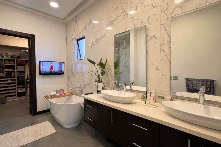 Venta de Casa c/piscina en Colinas de Montealegre, Tres Ríos (AD)