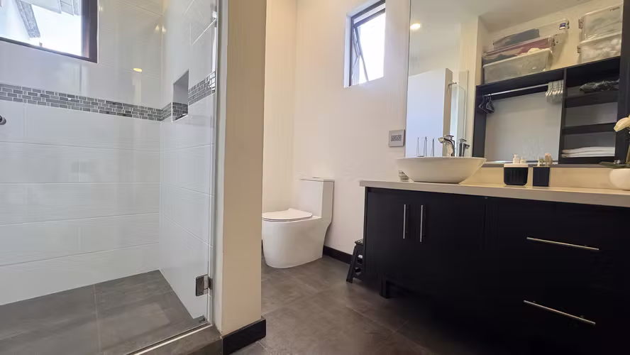 Venta de Casa c/piscina en Colinas de Montealegre, Tres Ríos (AD)