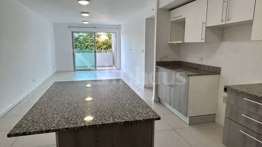 Venta de apartamento con 3 habitaciones en torre en Heredia - Imagen 2