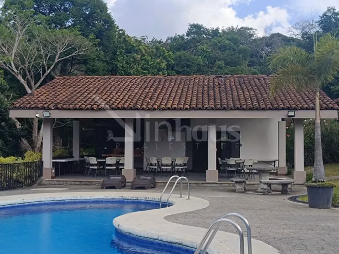 Venta de lote plano en condominio en Guacima - Imagen 15