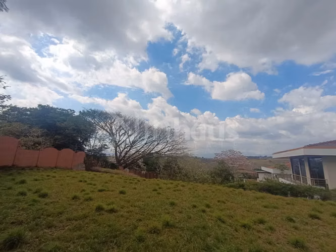 Venta de lote plano en condominio en Guacima - Imagen 6