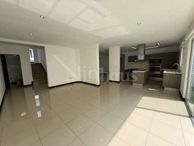 Venta de casa en condominio en Pozos sur de Santa Ana - Imagen 3
