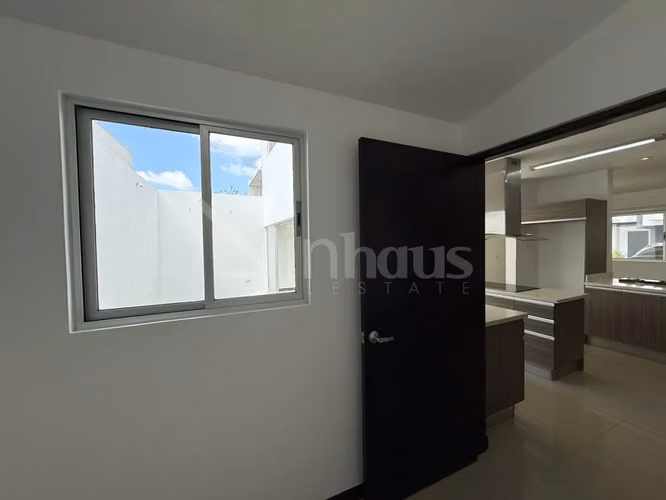 Venta de casa en condominio en Pozos sur de Santa Ana - Imagen 10