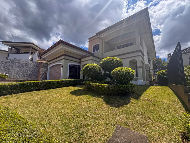 Gated Community in Bosques de Altamonte with Main-Level Primary Suite and Private Garden