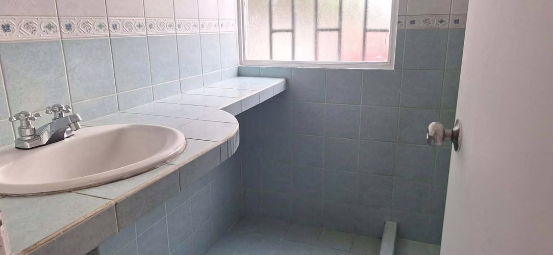 Coqueta casa de 1 planta en VENTA en condominio Pavas cerca Parque La Favorita - Imagen 7