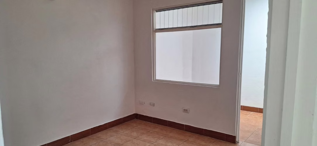 Coqueta casa de 1 planta en VENTA en condominio Pavas cerca Parque La Favorita - Imagen 3