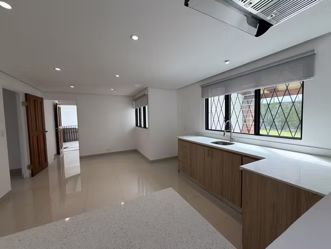Alquiler Casa Premium en Rohrmoser   304 m² de Construcción 4-5 Habitaciones