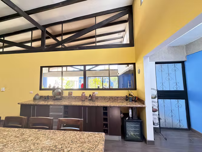 Venta de Casa de Una Planta en San Joaquín de Flores – 3 Habitaciones, 4 Parqueos - Imagen 3
