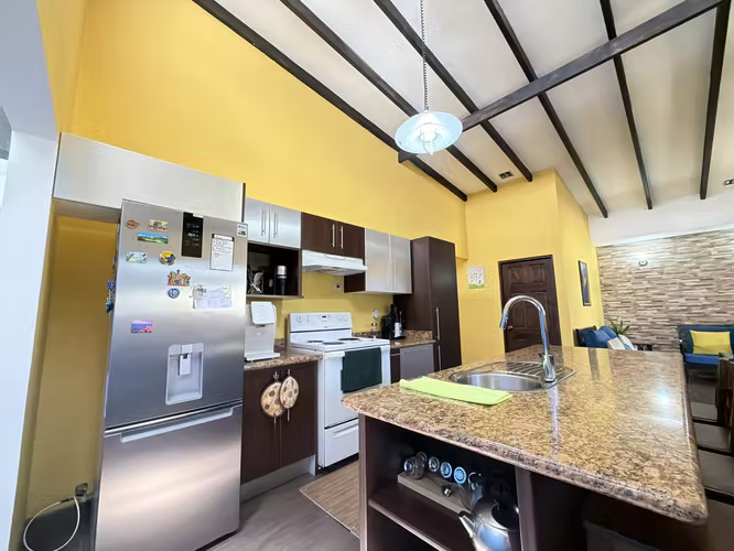 Venta de Casa de Una Planta en San Joaquín de Flores – 3 Habitaciones, 4 Parqueos - Imagen 4