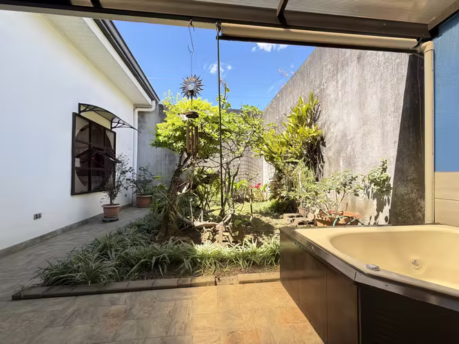 Venta de Casa de Una Planta en San Joaquín de Flores – 3 Habitaciones, 4 Parqueos - Imagen 14