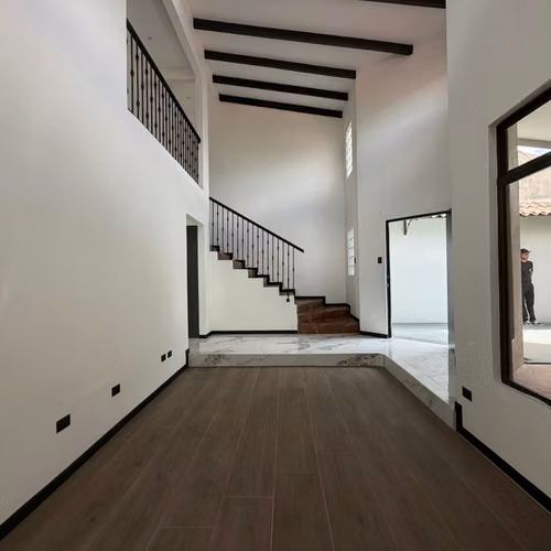 ¡Hermosa Casa en Venta en Alajuela Centro! - Imagen 4