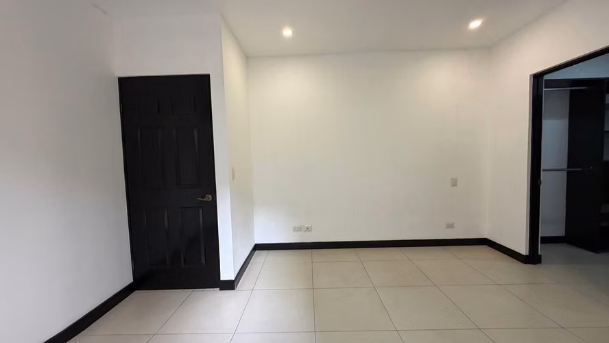 Casa en Venta en Lagunilla de Heredia | Ubicación Premium y Seguridad - Imagen 15