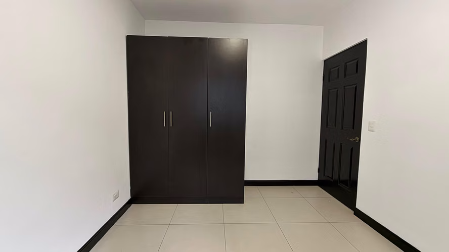 Casa en Venta en Lagunilla de Heredia | Ubicación Premium y Seguridad - Imagen 11