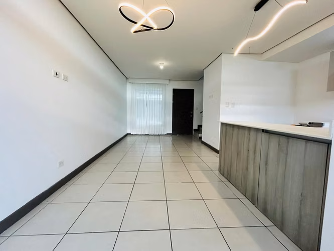 VENTA DE CASA EN CONDOMINIO MONTES DE OCA