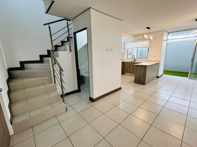 VENTA DE CASA EN CONDOMINIO MONTES DE OCA
