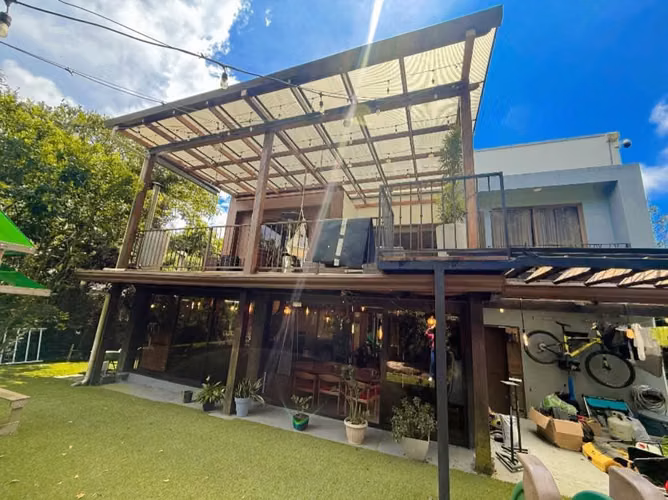 SE VENDE LUJOSA CASA EN LOS ÁNGELES, SAN RAFAEL DE HEREDIA