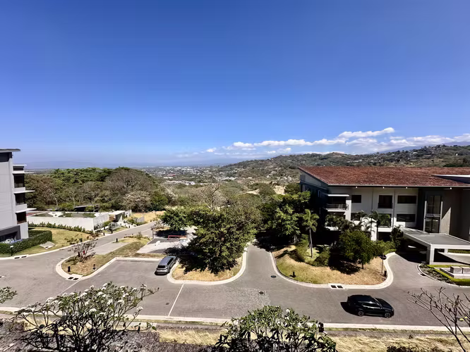 SE ALQUILA AMPLIO APARTAMENTO EN ALTO DE LAS PALOMAS