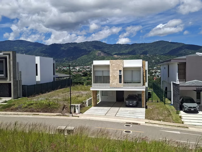 LOTE EN VENTA CONDOMINIO EXCLUSIVO. SANTA ANA. 628 m2. - Imagen 10