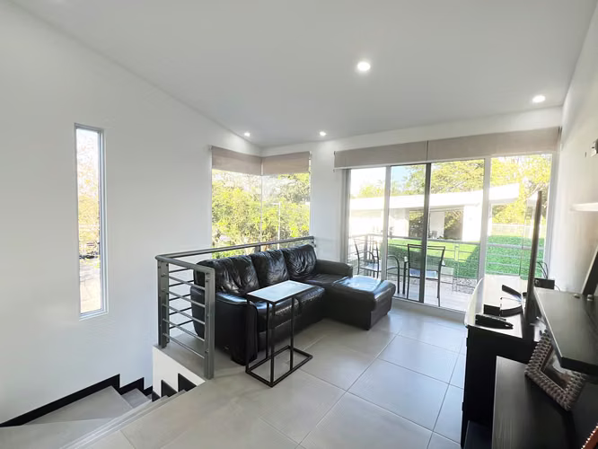 Casa en alquiler en Santa Ana. 3 habitaciones + TV. Condominio con amenidades. - Imagen 7