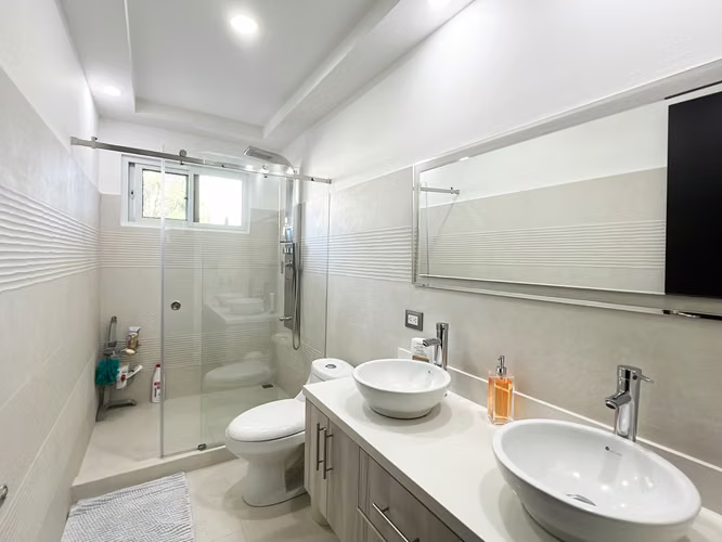 Casa en alquiler en Santa Ana. 3 habitaciones + TV. Condominio con amenidades. - Imagen 13