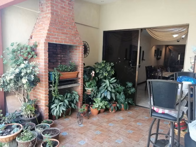 SE VENDE AMPLIA CASA en San Rafael de Heredia - Imagen 17