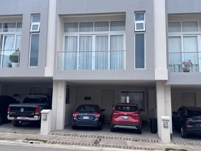 CASA en ALQUILER AMUEBLADA CONDOMINIO 310 GUACHIPELIN DE ESCAZÚ para  EJECUTIVOS PROFESIONALES