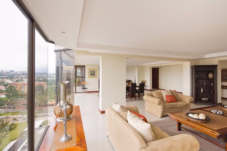 Escazú, amplio Condominio zona tranquila lindas vistas - Imagen 3