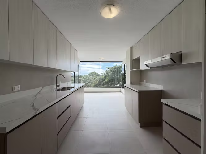 ¡REBAJADO! APARTAMENTO DE 220 m² EN BELLO HORIZONTE, ESCAZÚ – Ahora US$2.300 EM507 - Imagen 9