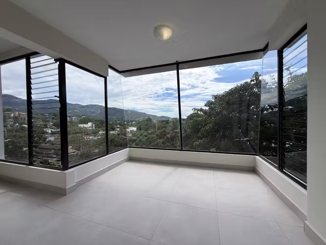 REDUCED! 220 m² APARTMENT IN BELLO HORIZONTE, ESCAZÚ – Now US$2,300 EM507
