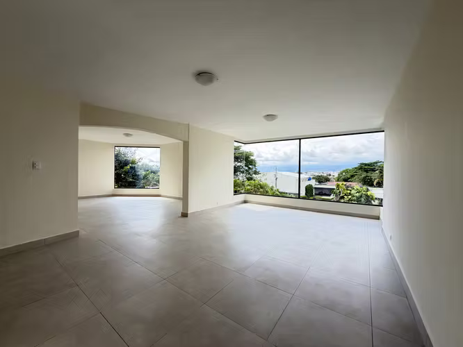 ¡REBAJADO! APARTAMENTO DE 220 m² EN BELLO HORIZONTE, ESCAZÚ – Ahora US$2.300 EM507 - Imagen 4